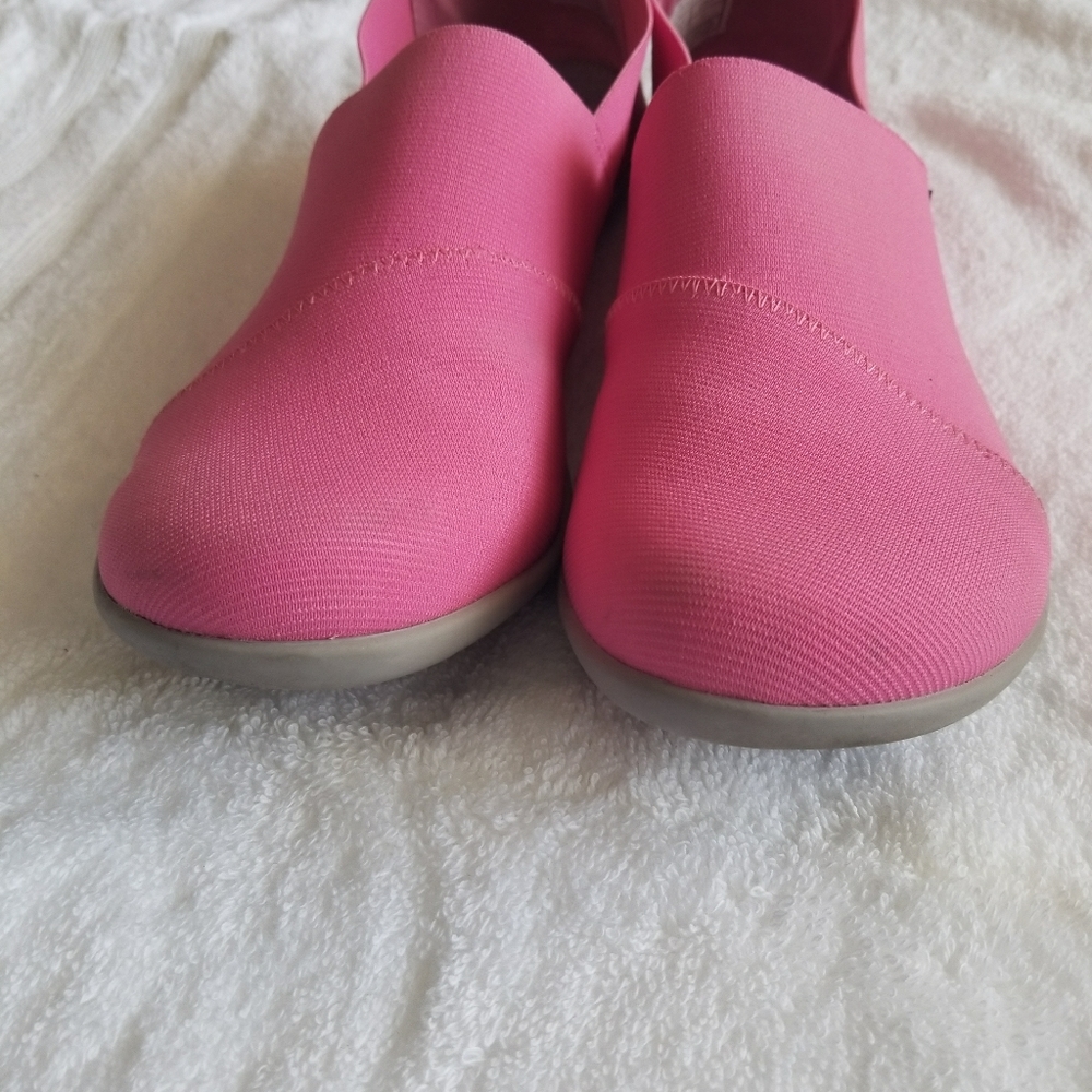 Soft everyday slid shoe